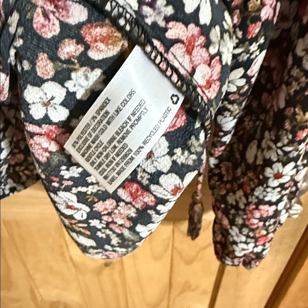 Knox Rose Women's Floral Black Top - Picture 4 of 4